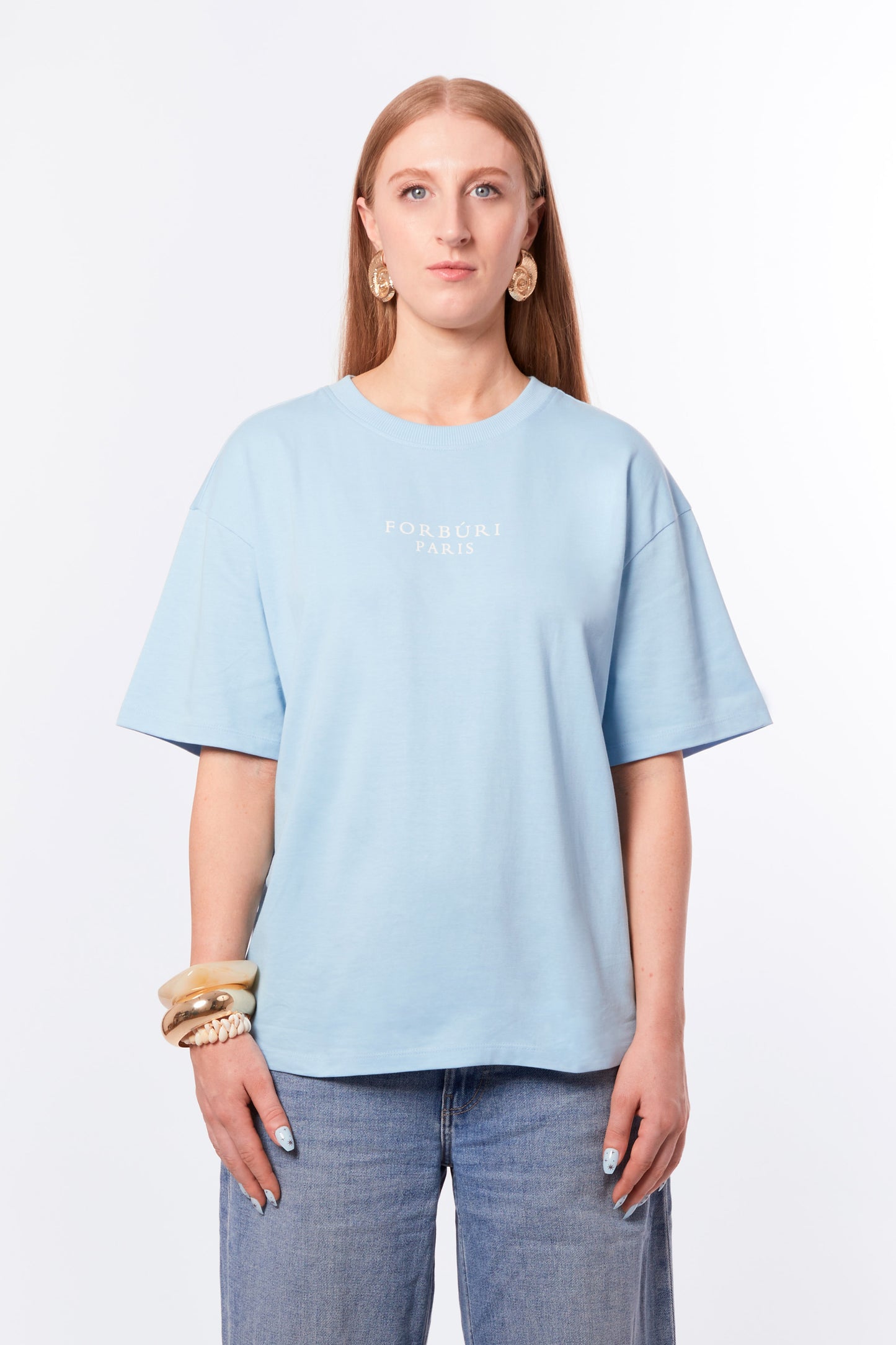 Forburi blue chenille T-shirt for women – textured lagoon blue tee for bold but soft summer looks. Keywords: blue chenille t-shirt, t-shirt femme bleu texturé, luxe t-shirt femme, textured summerwear, t-shirt chic femme, paris summer vibes, riviera vibes, Forburi Paris, Forburi, womenswear, womenswearcasual