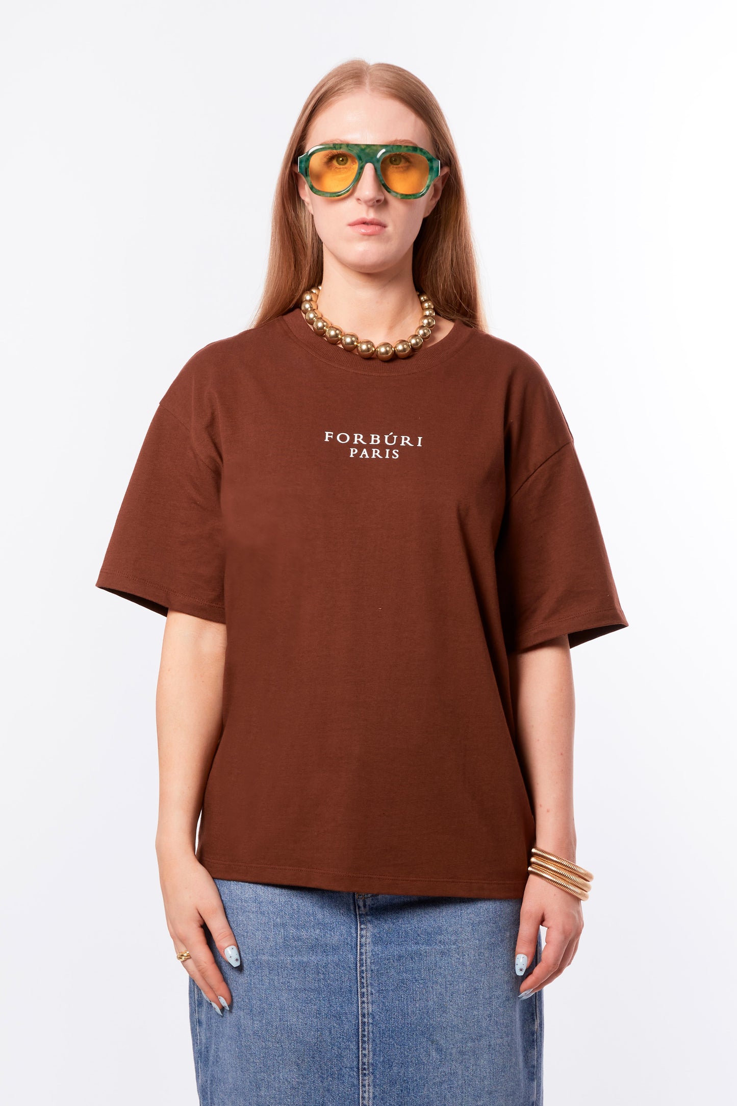 Forburi coffee brown T-shirt for women – earthy brown cotton tee with Parisian chic and relaxed summer feel. Keywords: brown t-shirt women, t-shirt femme marron, neutral tone t-shirt, cotton casualwear femme, relaxed chic femme, summer vibes, riviera vibes, paris summer vibes, Forburi Paris, Forburi, womenswear, womenswearcasual