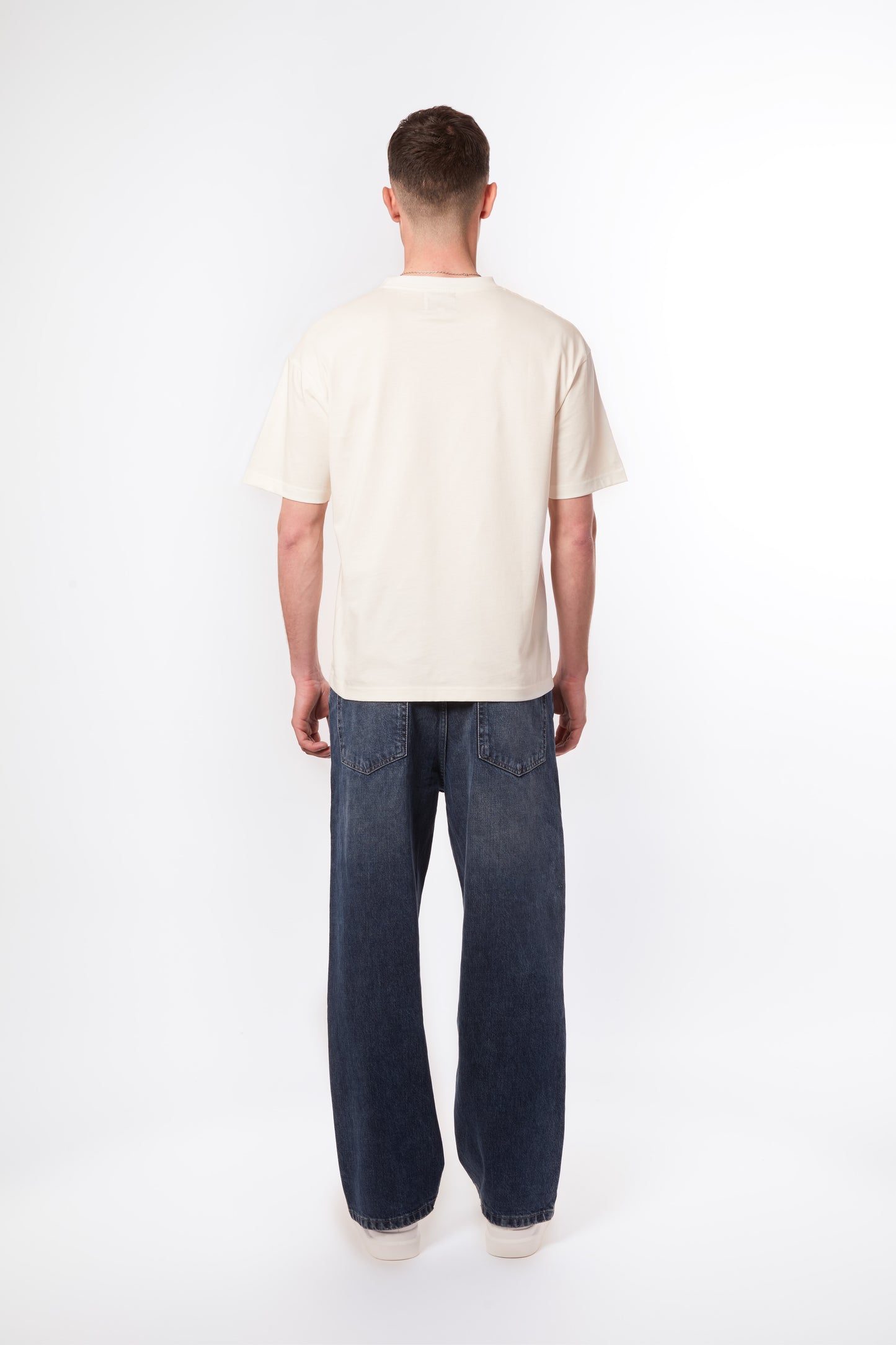 oatmilk t-shirt, offwhite t-shirt men, cream t-shirt for men, t-shirt homme blanc cassé, minimalist men’s fashion, Parisian men’s streetwear, premium cotton t-shirt, urban fashion for men, inspired by COS, inspired by Jacquemus, summer vibes, riviera vibes, paris summer vibes, Forburi Paris, Forburi, Forburimen, menswear, menswearcasual