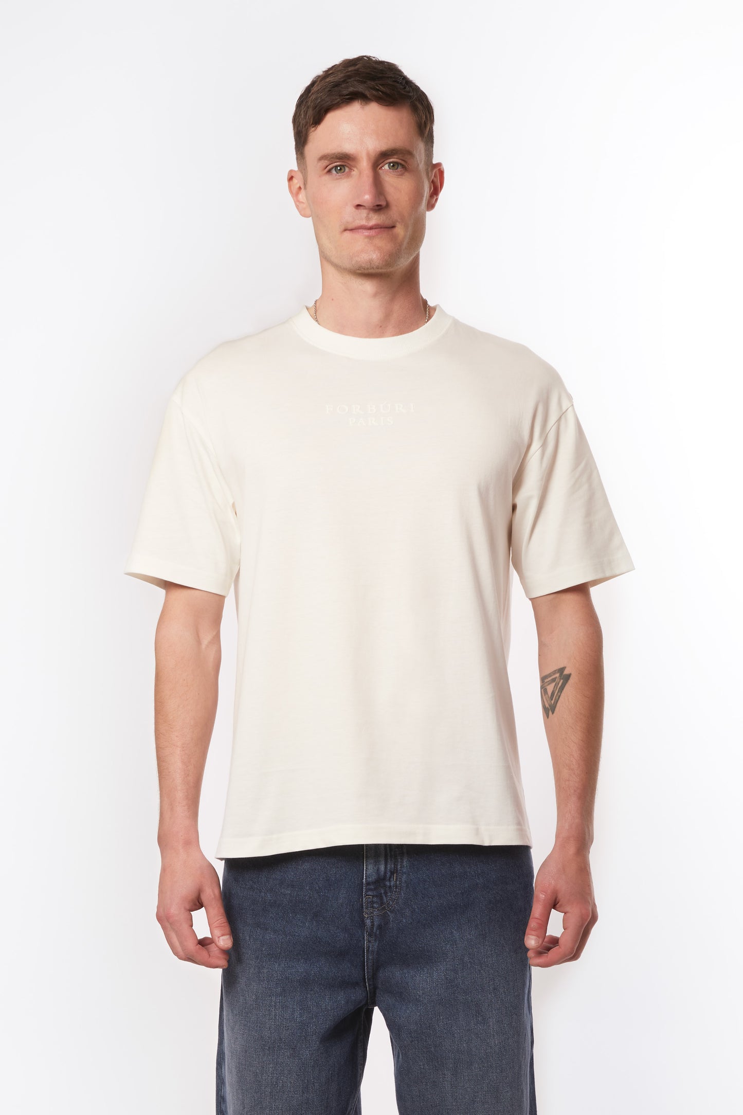 oatmilk t-shirt, offwhite t-shirt men, cream t-shirt for men, t-shirt homme blanc cassé, minimalist men’s fashion, Parisian men’s streetwear, premium cotton t-shirt, urban fashion for men, inspired by COS, inspired by Jacquemus, summer vibes, riviera vibes, paris summer vibes, Forburi Paris, Forburi, Forburimen, menswear, menswearcasual
