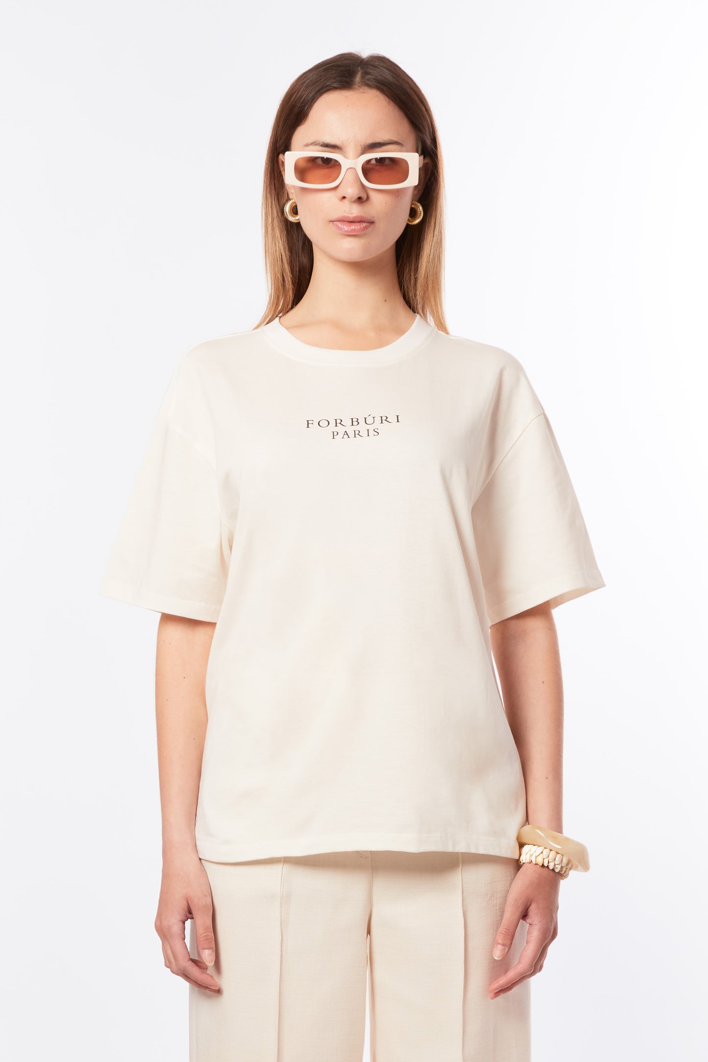Forburi ecru T-shirt for women – minimalist beige cotton tee with subtle logo, designed for effortless French chic. Keywords: ecru t-shirt women, t-shirt femme beige, neutral summer tee, cotton t-shirt femme, chic parisien, summer vibes, riviera vibes, paris summer vibes, Forburi Paris, Forburi, womenswear, womenswearcasual
