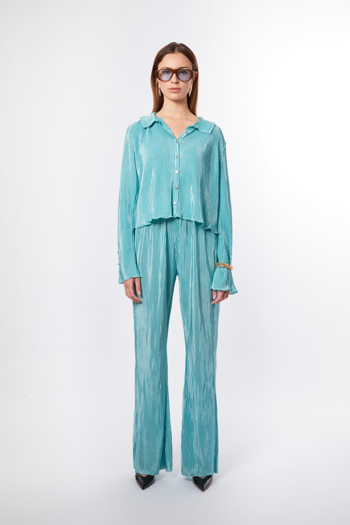Forburi turquoise pants – relaxed summer trousers with a breezy silhouette, ideal for chic coastal dressing. Keywords: turquoise pants women, pantalon turquoise femme, pantalon été fluide, summer trousers, relaxed chic summerwear, summer vibes, riviera vibes, paris summer vibes, Forburi Paris, Forburi, womenswear, womenswearcasual