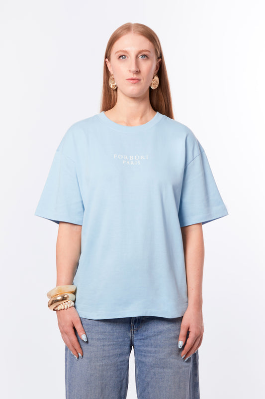 Forburi blue chenille T-shirt for women – textured lagoon blue tee for bold but soft summer looks. Keywords: blue chenille t-shirt, t-shirt femme bleu texturé, luxe t-shirt femme, textured summerwear, t-shirt chic femme, paris summer vibes, riviera vibes, Forburi Paris, Forburi, womenswear, womenswearcasual

