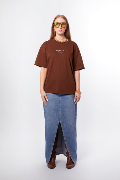 Forburi coffee brown T-shirt for women – earthy brown cotton tee with Parisian chic and relaxed summer feel. Keywords: brown t-shirt women, t-shirt femme marron, neutral tone t-shirt, cotton casualwear femme, relaxed chic femme, summer vibes, riviera vibes, paris summer vibes, Forburi Paris, Forburi, womenswear, womenswearcasual
