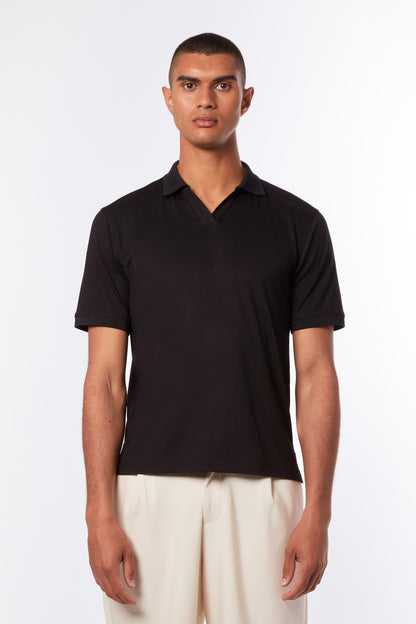 Forburi black polo shirt for men – phantom black cotton polo with structured fit and subtle detailing. Perfect for smart-casual summer looks. Keywords: black polo shirt men, polo homme noir, classic cotton polo, modern streetwear polo, chemise polo noire, summer menswear, premium basics, paris summer vibes, riviera vibes, Forburi Paris, Forburi, Forburimen, menswear, menswearcasual

