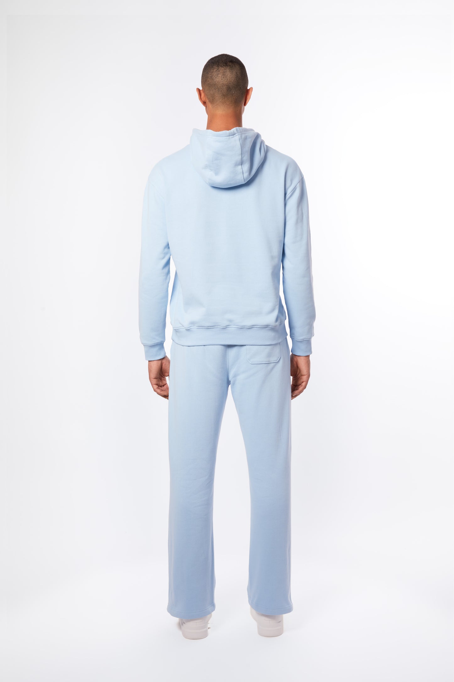 Forburi powder blue men’s co-ord set – pastel hoodie and pants crafted in soft cotton. A summer essential for minimalist streetwear with French influence. Keywords: powder blue co-ord men, pastel blue hoodie pants set, coordonné bleu clair homme, ensemble d’été homme, summer loungewear, minimal streetwear, riviera vibes, paris summer vibes, Forburi Paris, Forburi, Forburimen, menswear, menswearcasual
