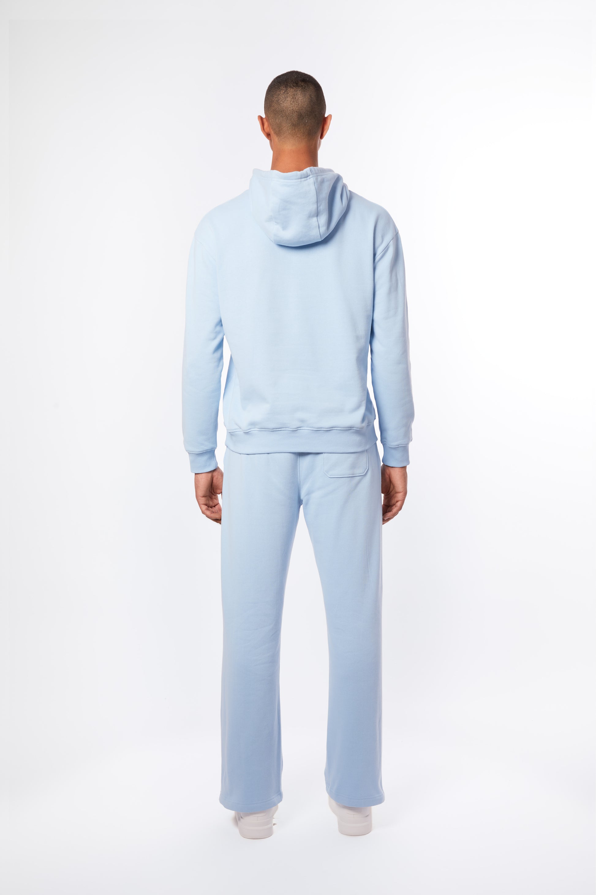 Forburi powder blue men’s co-ord set – pastel hoodie and pants crafted in soft cotton. A summer essential for minimalist streetwear with French influence. Keywords: powder blue co-ord men, pastel blue hoodie pants set, coordonné bleu clair homme, ensemble d’été homme, summer loungewear, minimal streetwear, riviera vibes, paris summer vibes, Forburi Paris, Forburi, Forburimen, menswear, menswearcasual
