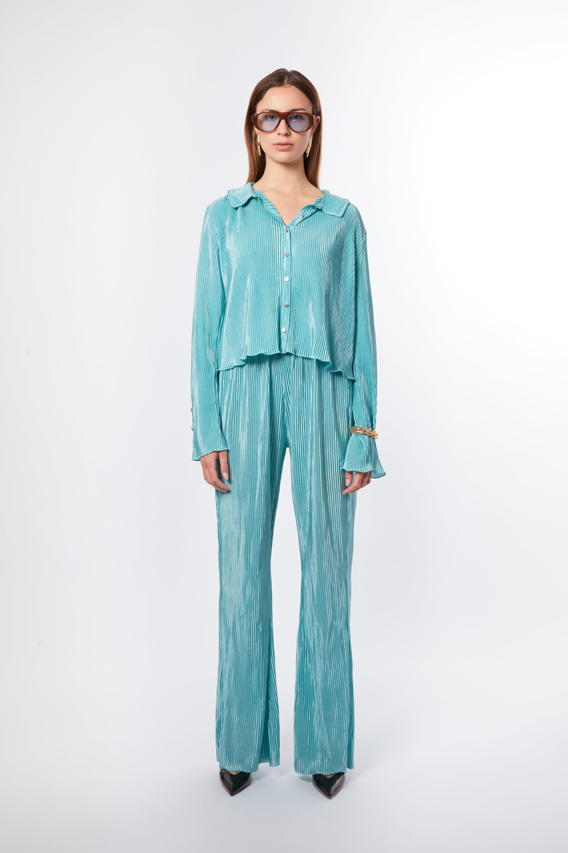 Forburi turquoise pants – relaxed summer trousers with a breezy silhouette, ideal for chic coastal dressing. Keywords: turquoise pants women, pantalon turquoise femme, pantalon été fluide, summer trousers, relaxed chic summerwear, summer vibes, riviera vibes, paris summer vibes, Forburi Paris, Forburi, womenswear, womenswearcasual