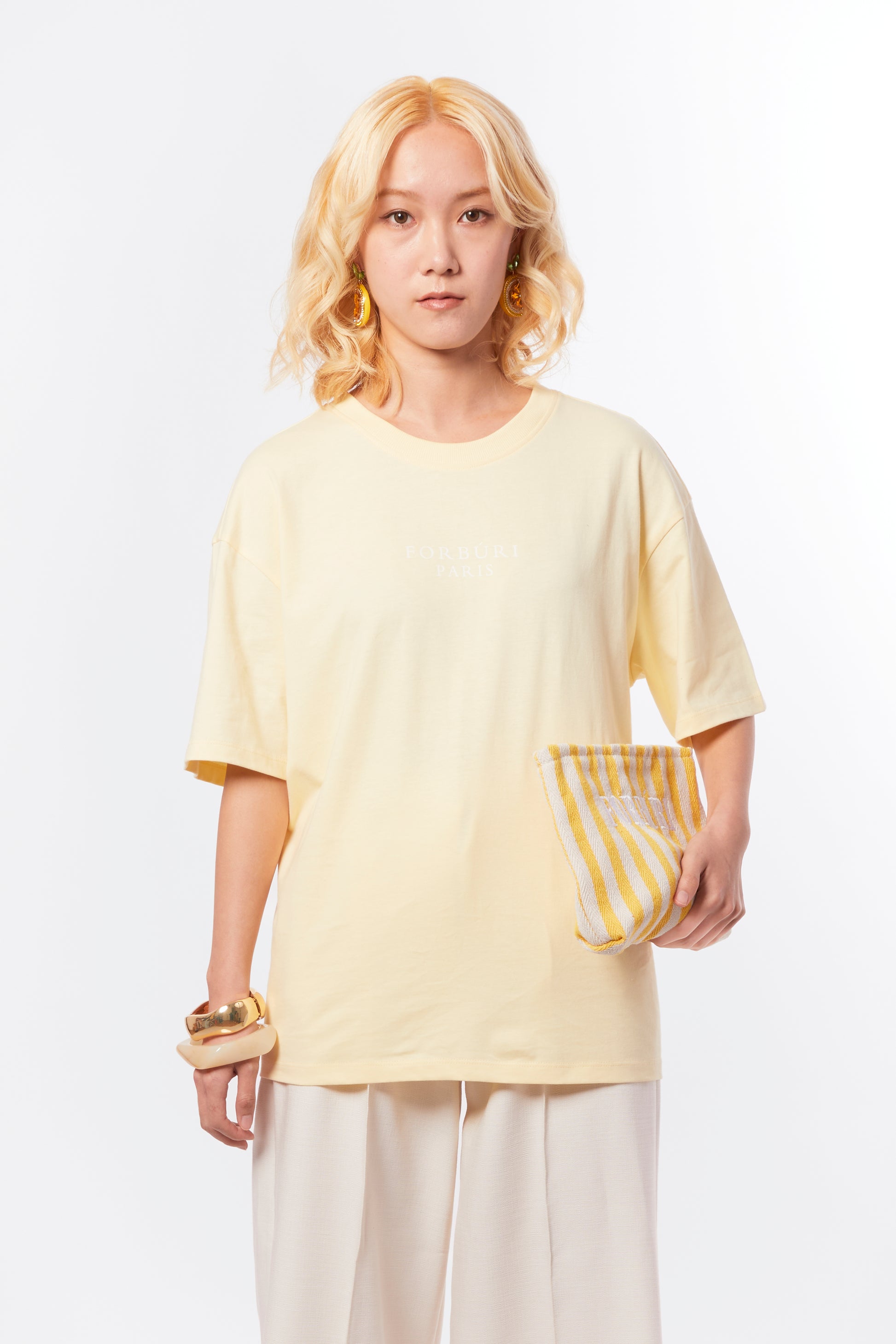 Forburi yellow T-shirt for women – pastel butter yellow cotton tee, minimalist and fresh for summer. Keywords: yellow t-shirt women, t-shirt femme jaune pastel, t-shirt coton été, soft summer tee, effortless style femme, summer vibes, riviera vibes, paris summer vibes, Forburi Paris, Forburi, womenswear, womenswearcasual
